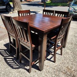 Gorgeous Hardwood Counter Height Dining Room Set With 6 Chairs