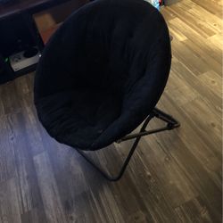 black saucer Chair