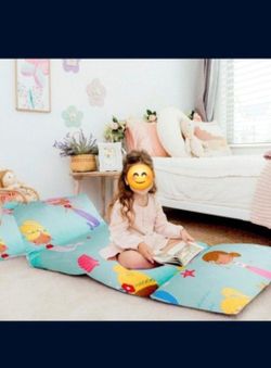 Kids pillow layout lounger