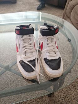 Nike high top size 7 .. 8 dollars