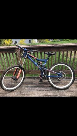 Mongoose boot r team downhill bike DH for Sale in Malden MA