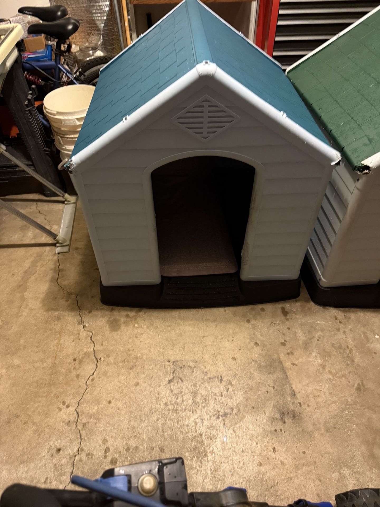 Large resin Indoor/outdoor Dog Houses