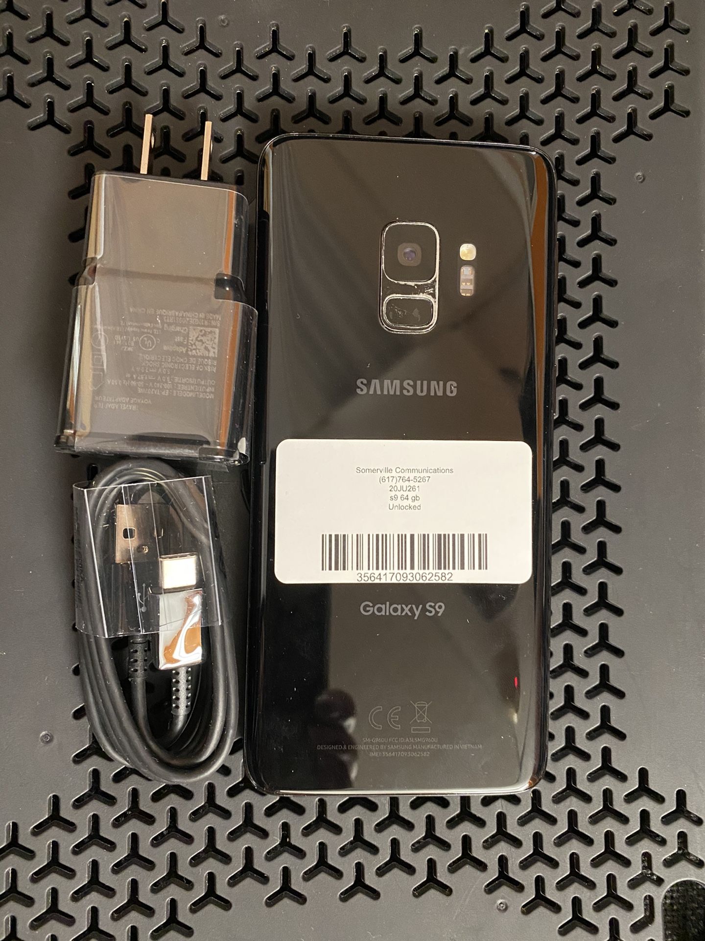 Samsung galaxy s9 64gb unlocked sold with store warranty Cell phones Accessories