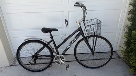 Trek 7.2FX single speed bike, front brakes only basket, rides great bicycle