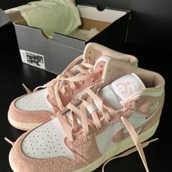 Air Jordan 1 Mid SE White Legend Pink 