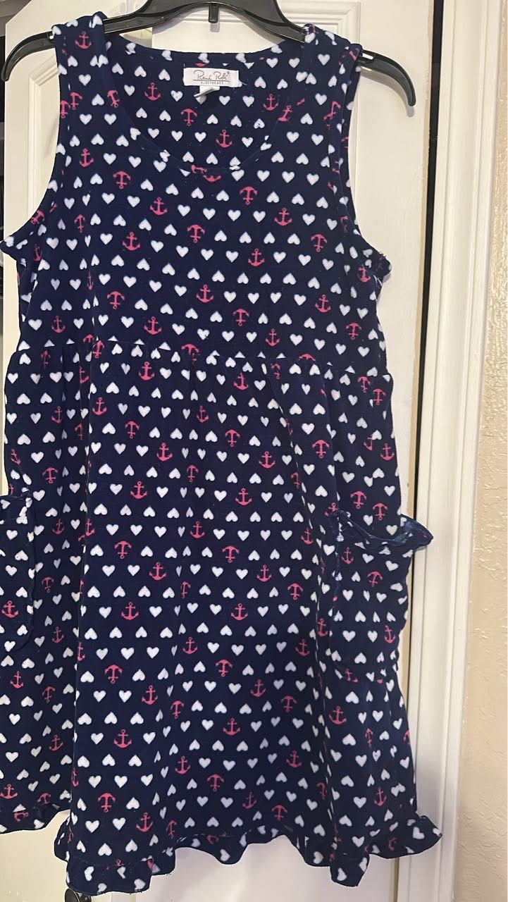 Women’s nightgown with pockets