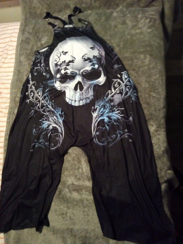 BLACK AND WHITE SKULL PRINT ROMPER