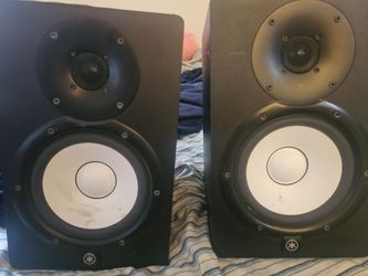 2 Yamaha hs5
