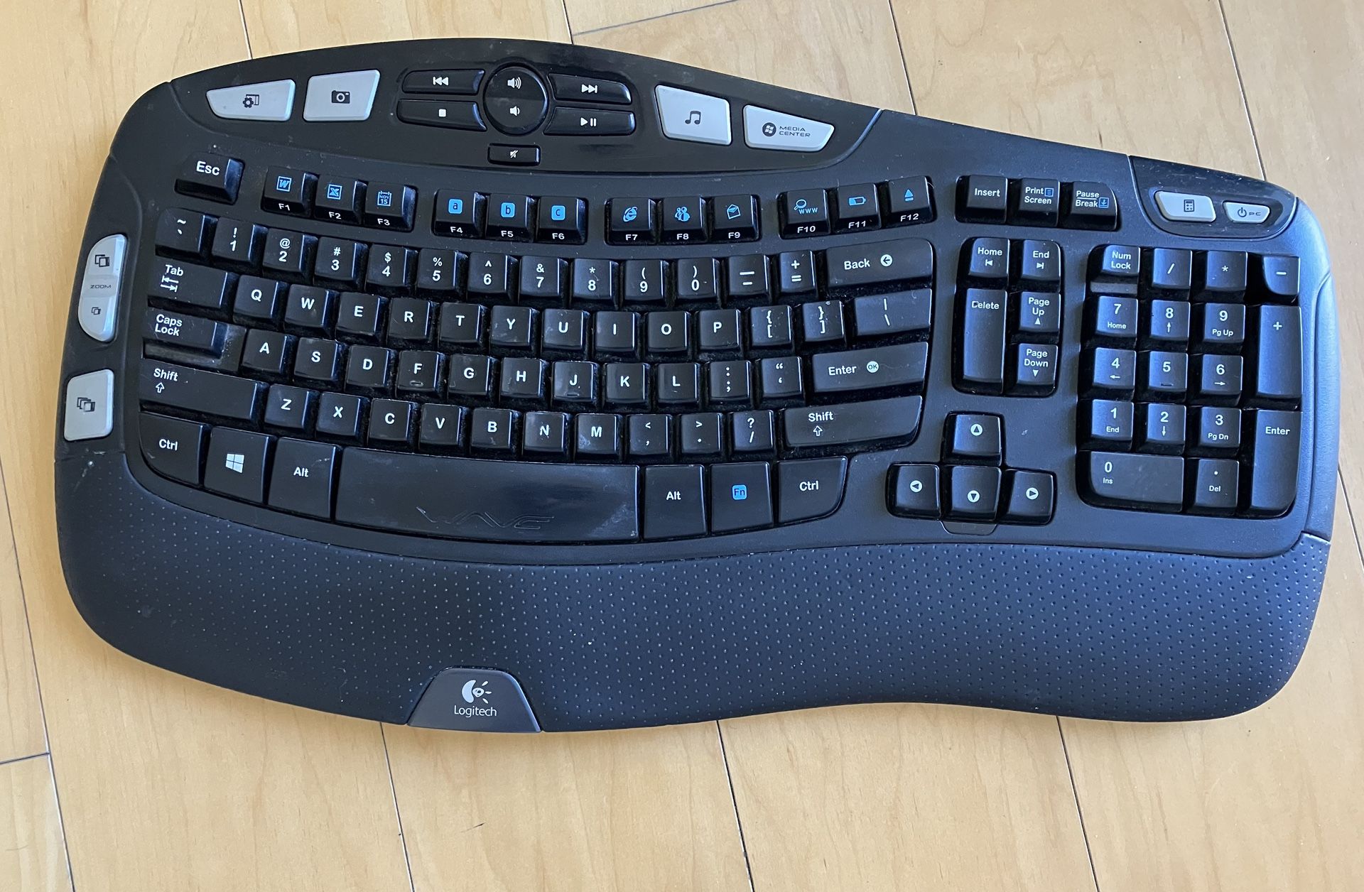 Logitech K350 Wireless Keyboard, Black Wave Design 