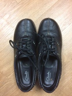 Clarks Bendable Women's Shoes sz 6.5, Color black