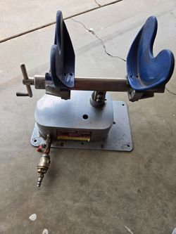 Pneumatic paint shaker
