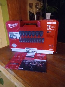 Milwaukee 1/2"  Drive Impact Socket  Kit. 19. PC   SAE