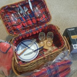 New Wine Picnic Basket Complete 
