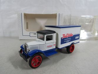 Ertl 1931 True Value Delivery Truck Coin Bank Scale Die Cast Metal NEW