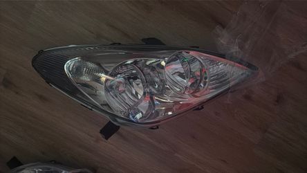 04 Lexus ES 330  front head lights  New!