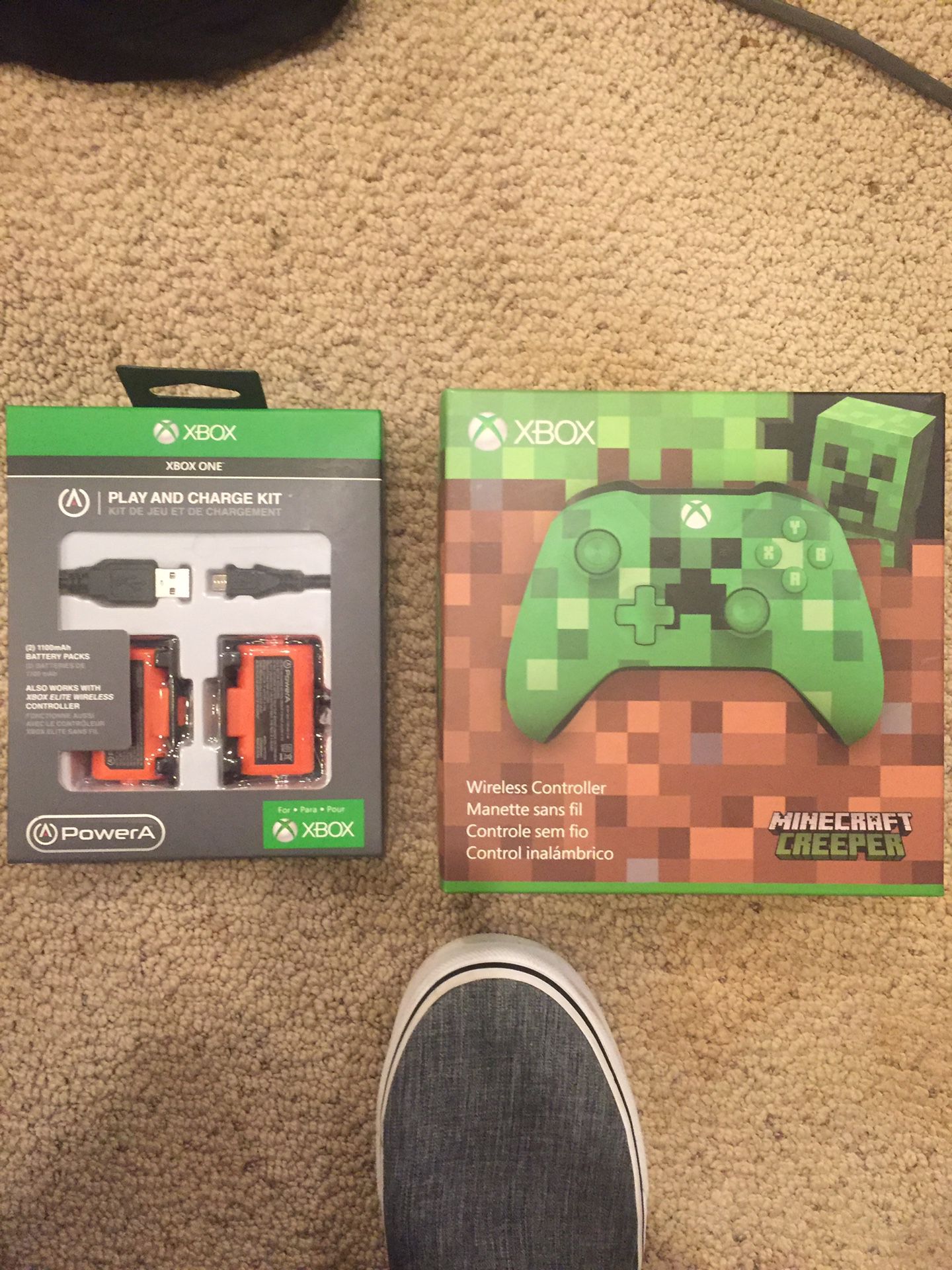 Minecraft Xbox One Wireless Controller and Play and Charge Kit