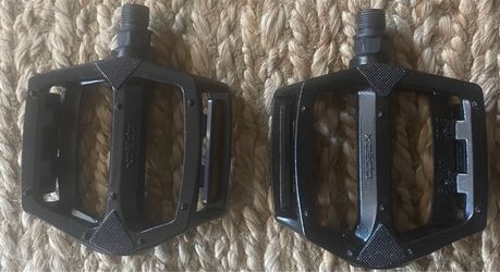 Xpedo B102 BMX Racing Pedals 9/16” Black