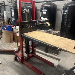 Dayton Hydraulic Fork Lifter