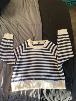 H&M navy and white striped women’s sweater in size large