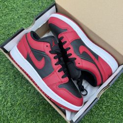New Jordan 1 Low “Reverse Bred” Size 4Y