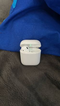 AirPods ONLY ONE AIRPOD