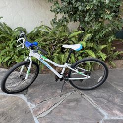 Trek Precaliber 20" Girl's 7-Speed Bike Crystal White