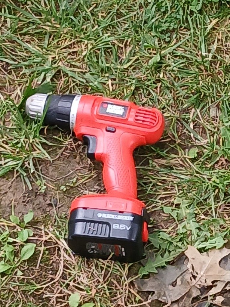 Black & Decker EPC96 9.6V Cordless Drill/Driver - Great for Home Projects!