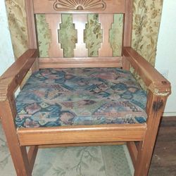 Pair Of Wood Living Room Chairs And A All Wooden Desk/vanity