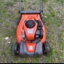 2015 Husqvarna LC221A Push Mower 