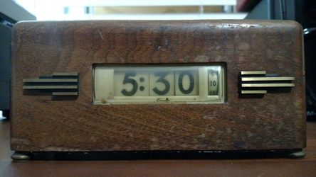 Lawson vintage wooden electric clock model P40 217