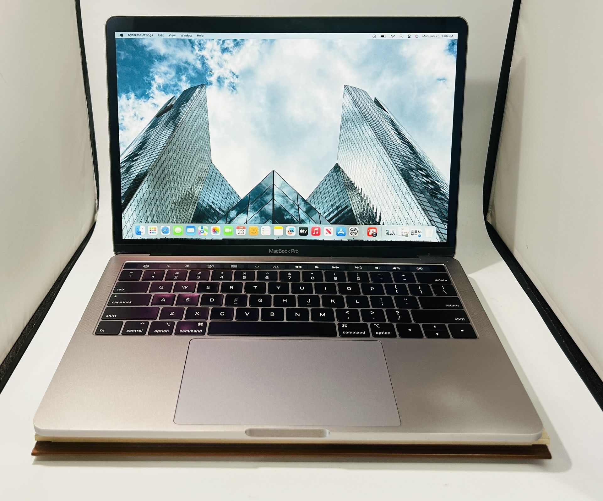 Apple MacBook Pro 13” 2018 TouchBar Core i7 16GB 256GB Fully Functional $390
