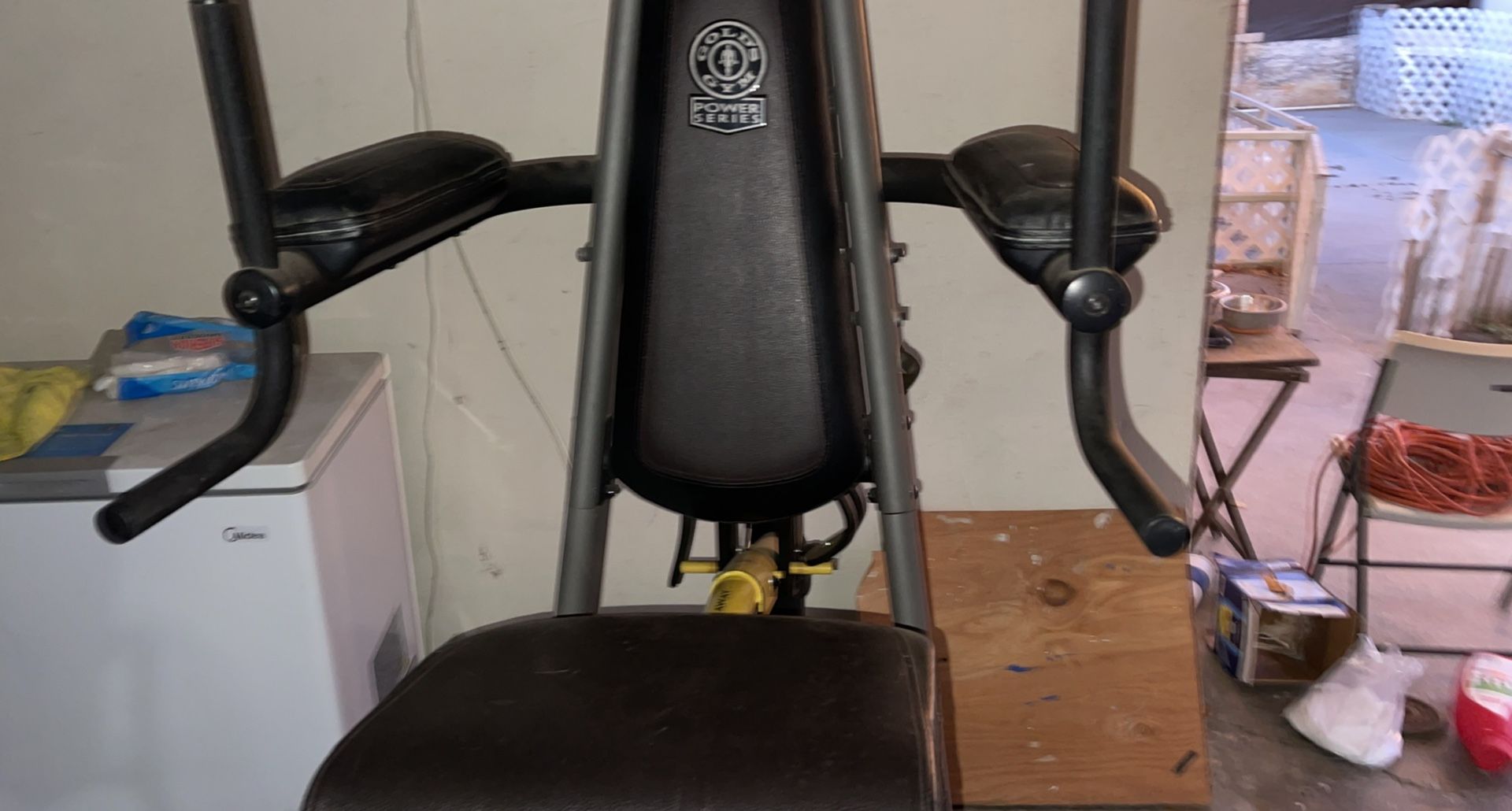 Gold's gym power outlet tower gt 2000