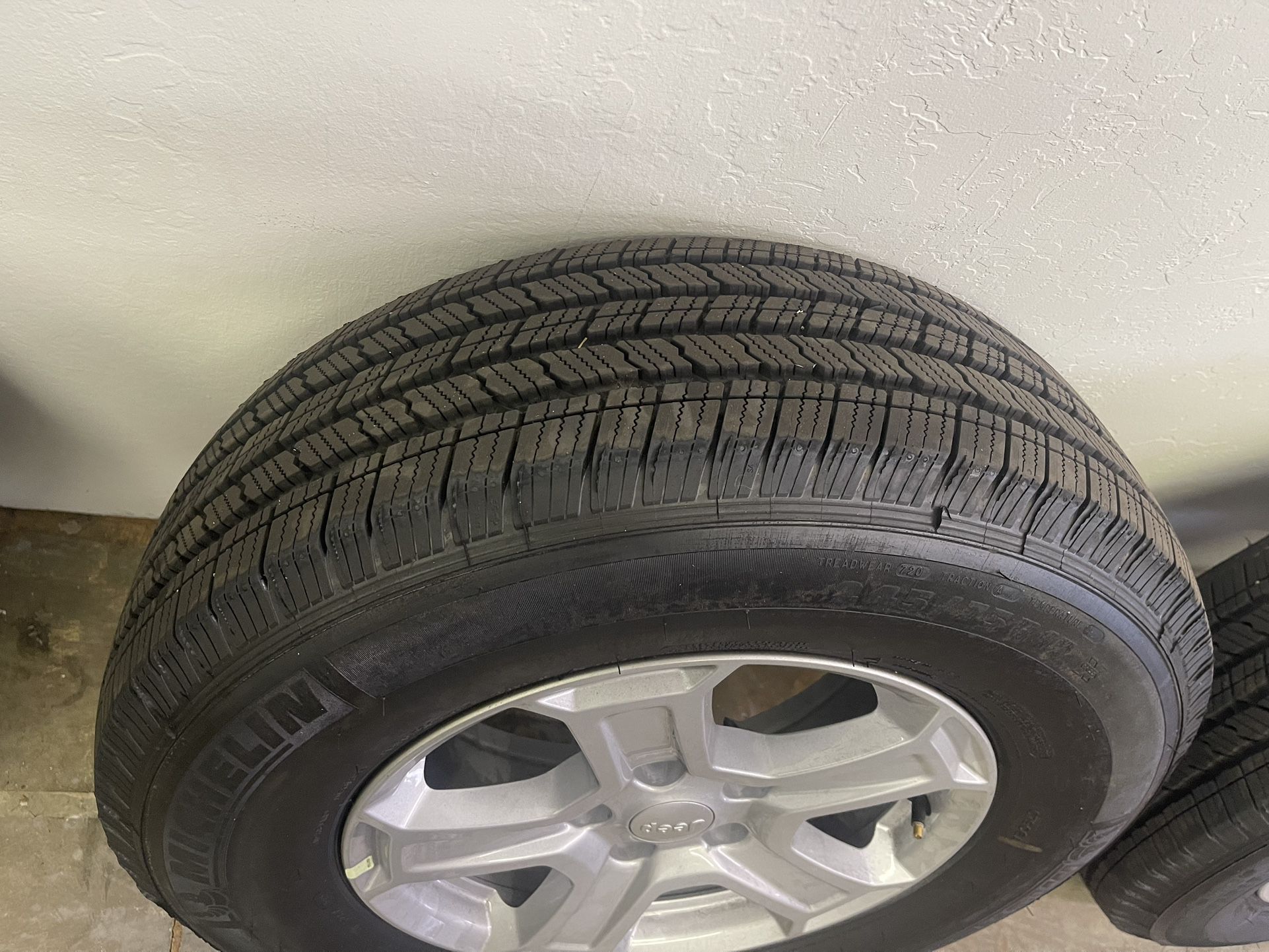 Michelin New Jeep Tires With Wheels Off A 2021 Wrangler Plus Spare for Sale  in Peoria, AZ - OfferUp