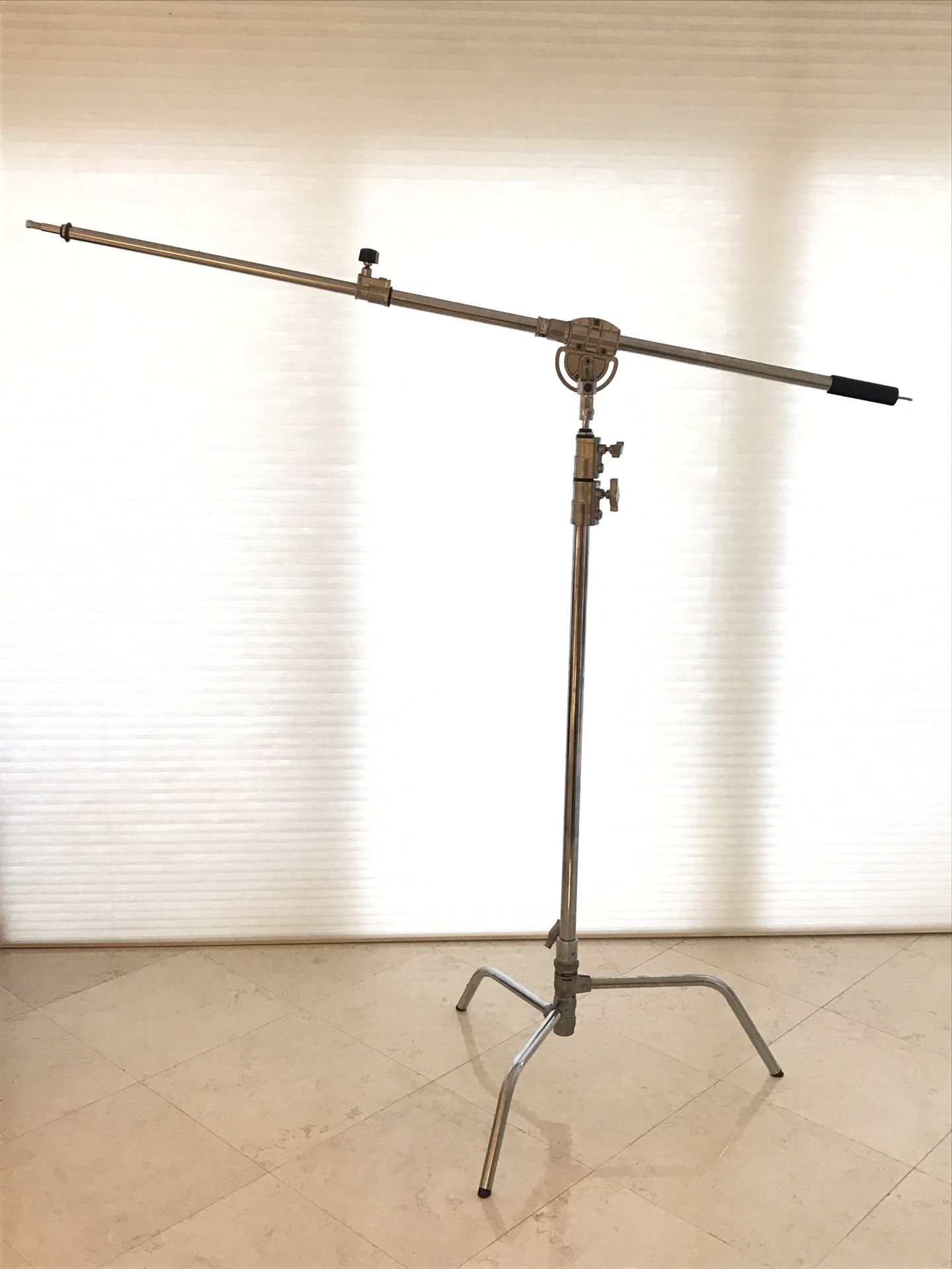 TRIPOD C-STAND BOOM ARM