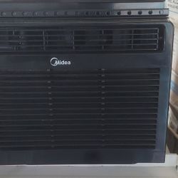 Midea 5k BTU AC, Clean And Works Great 