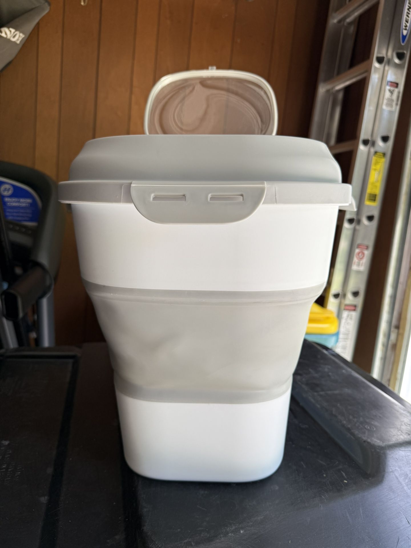 Collapsible Dog Food Container