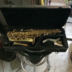 Opus Usa Professional Gold Tenor Saxophone with Case
