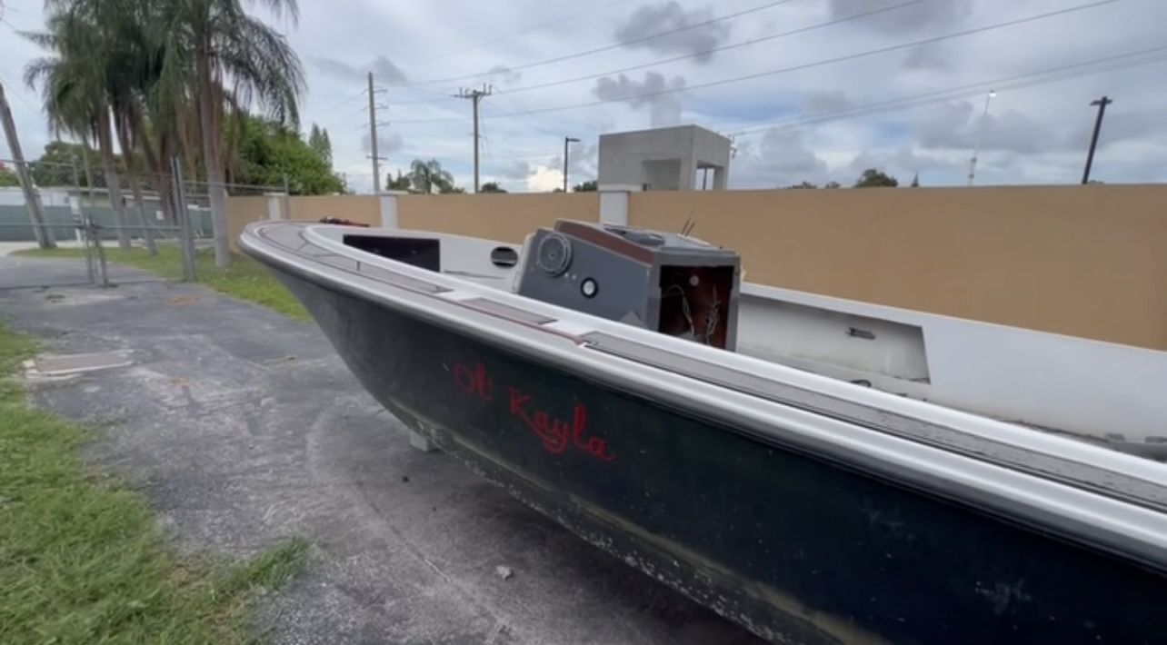 1969 Mako hull 21’