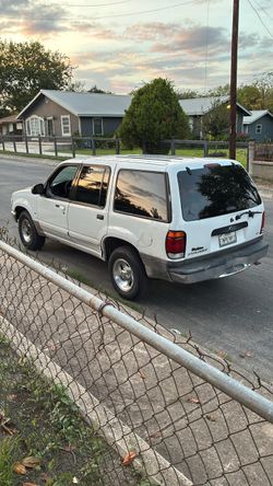 2000 Ford Explorer