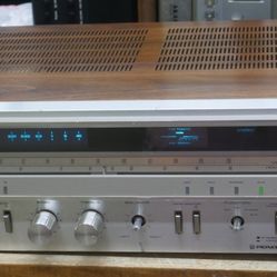 Pioneer SX-3600 Stereo Receiver  120V 60Hz 200 Watts Vintage Japan Made READ !!! please read carefully. missing 3  knobs, missing 1 foot, the buttons 