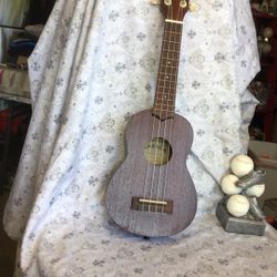 Makala Ukulele 21” Long 