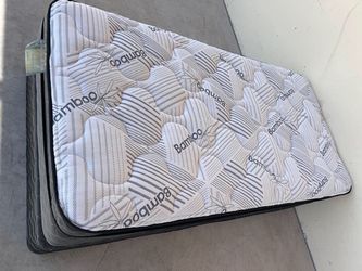 White bamboo twin size mattress set