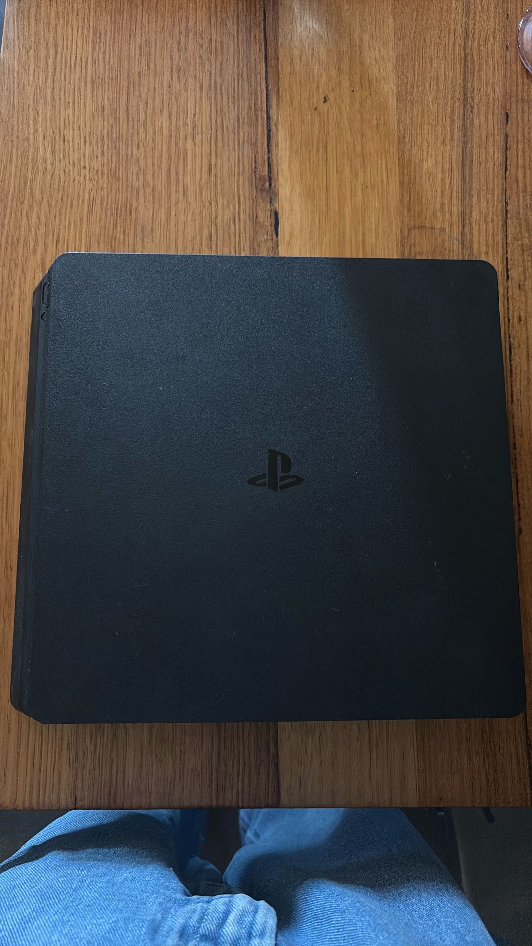 PS4 w/ 2 Controller