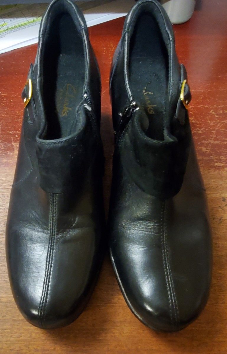 Clarks Women's Bendable Slip-On Shoes Size 8m