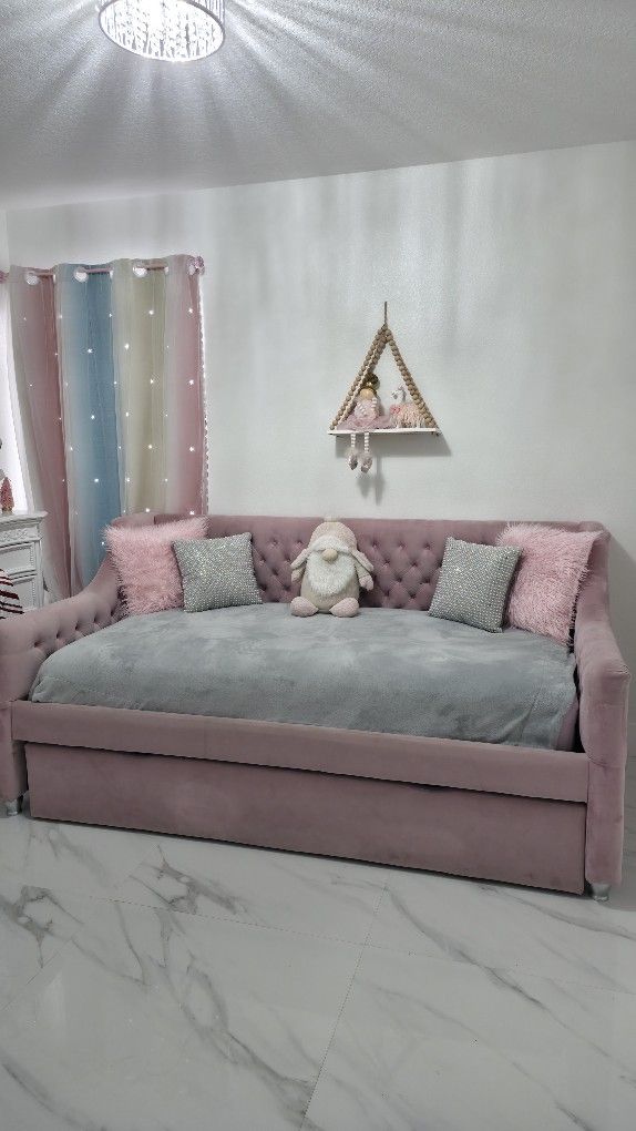 Twin Size Day Bed With Trundle And 2 Mattress