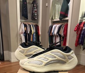 Yeezy 700 V3