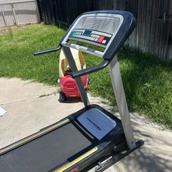 Treadmill, Proform, auto incline, high end, folds, led display, quiet, soft cushion walking, clean,