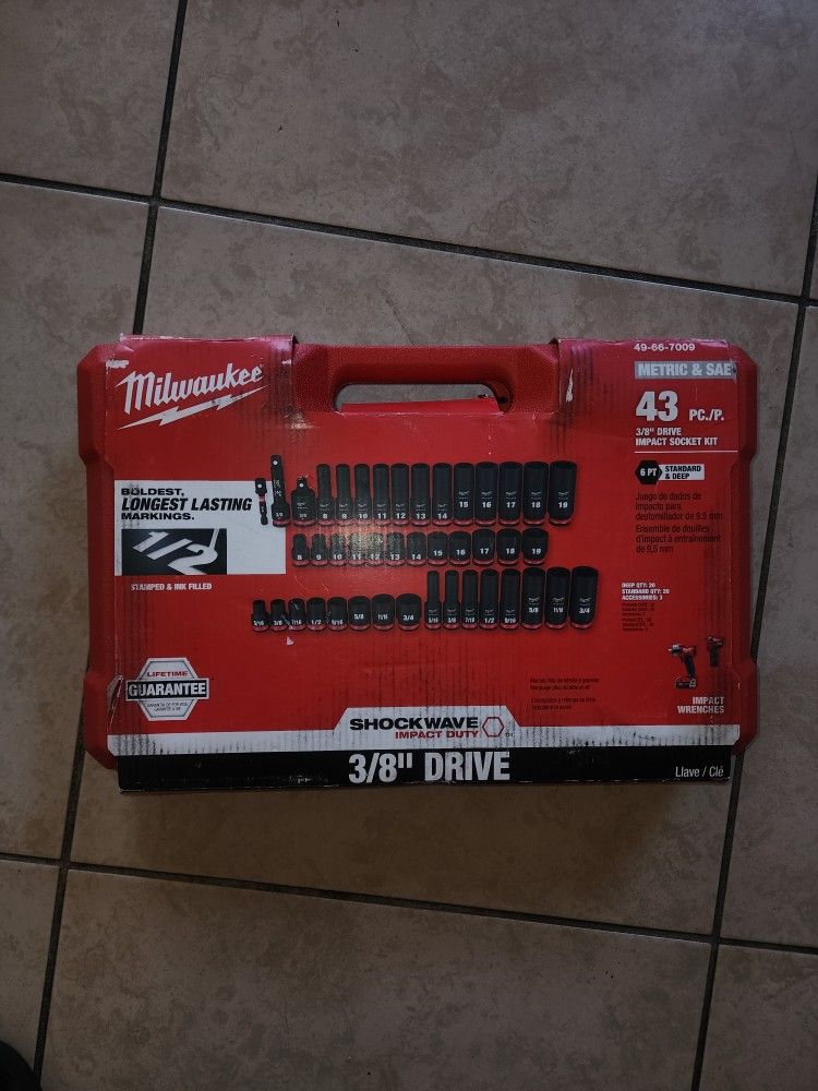 Milwaukee
SHOCKWAVE 3/8 in. Drive SAE and Metric 6 Point Impact Socket Set (43-Piece)