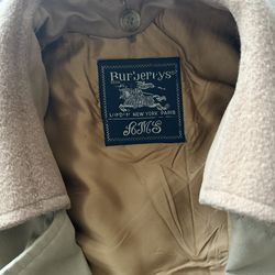 Burberry Raincoat with lining.