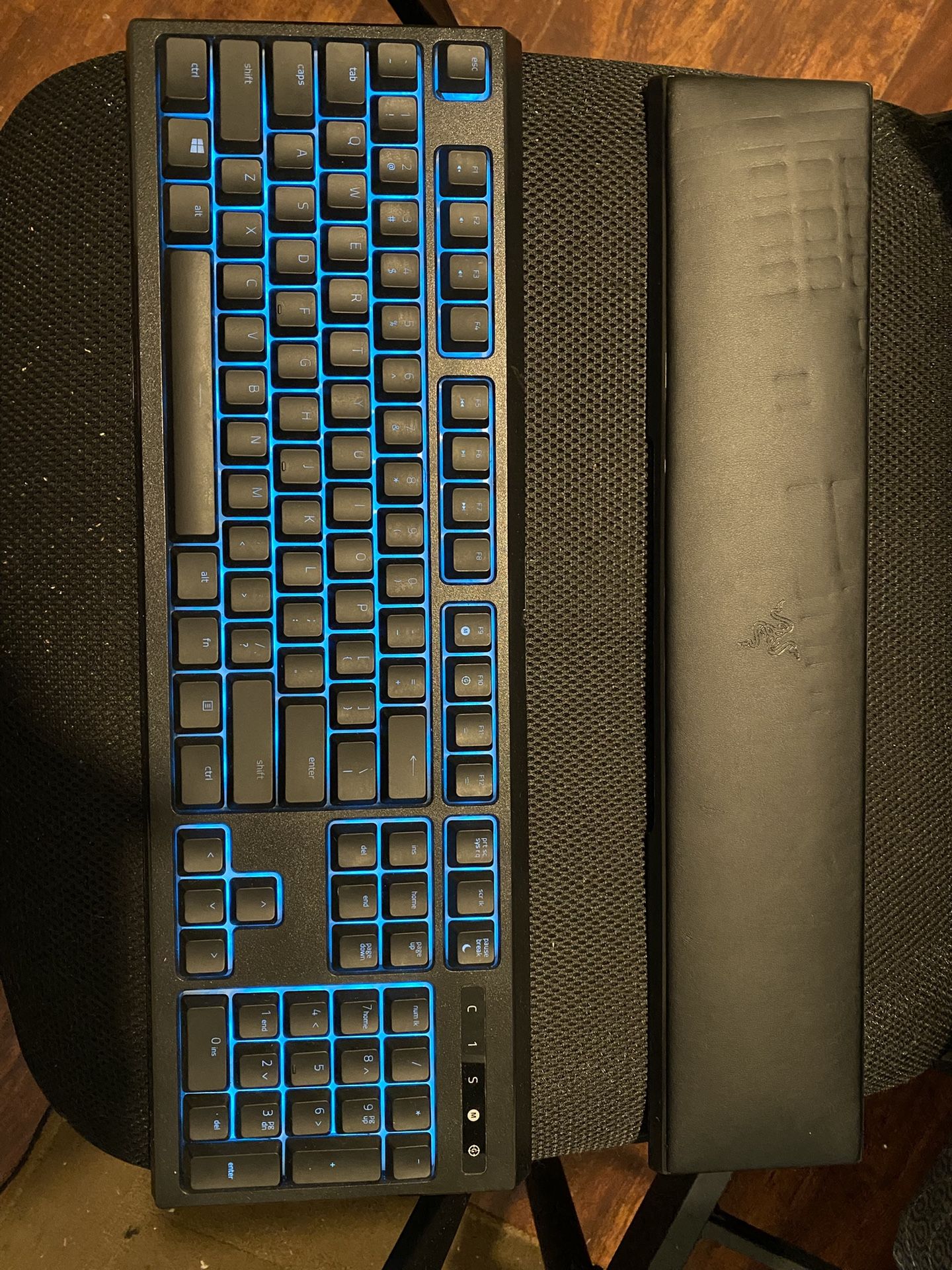 razer ornata chroma wired keyboard/wrist Rest
